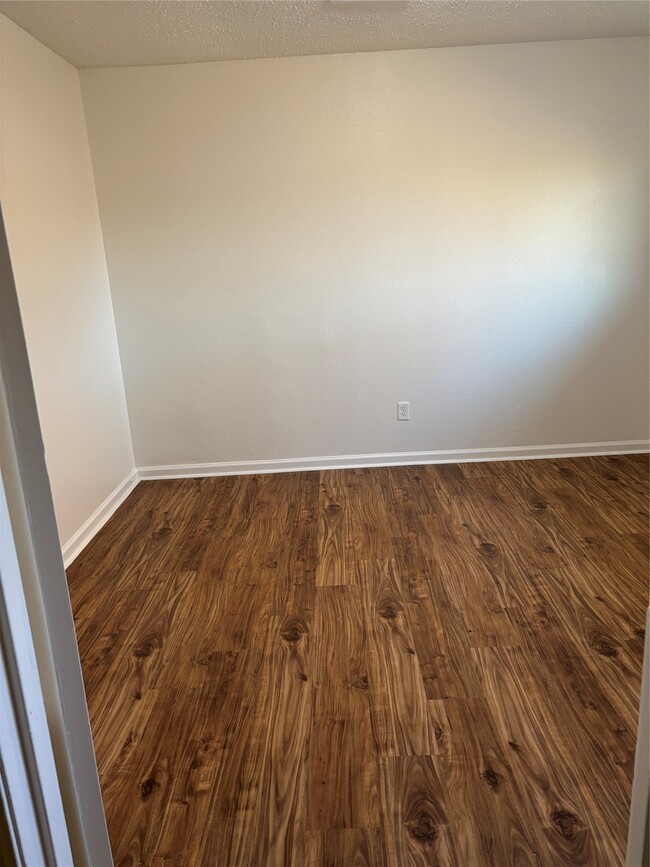 Building Photo - 4322 Woodmont Dr