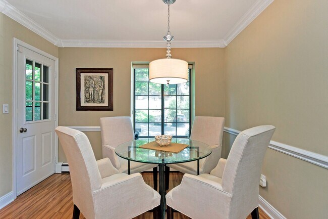 Building Photo - 24 Foxwood Cir