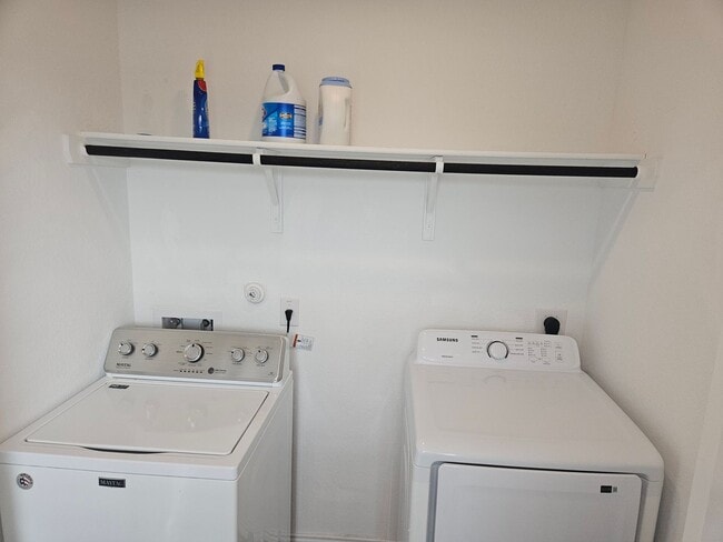 Building Photo - 4 Bedroom with 2 car garage