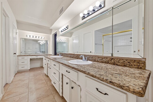 Building Photo - 6222 Creekbend Dr