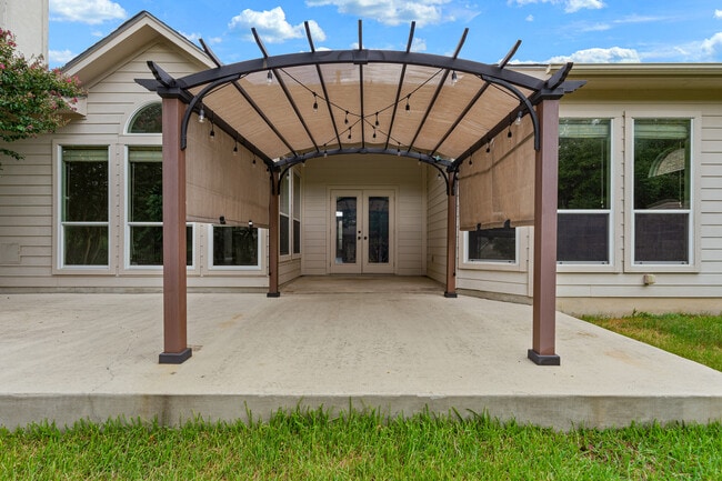 Building Photo - Spacious 4-Bed Luxury Home with Chef’s Kitchen, Fenced Yard, and 3,528 sq ft in Helotes