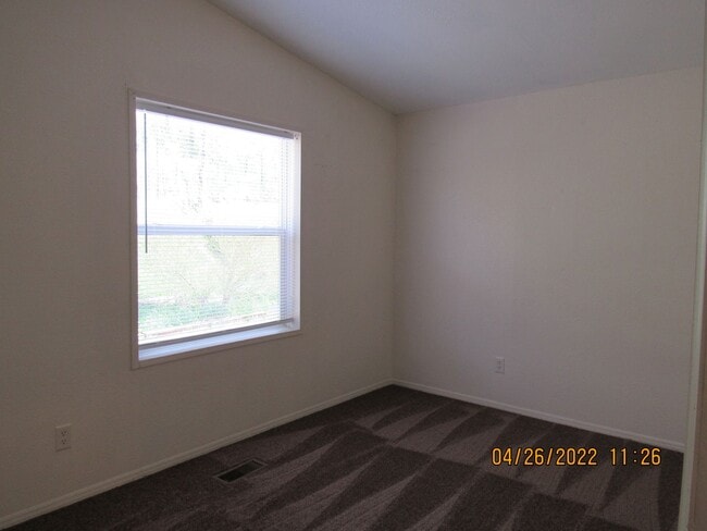 Building Photo - MANUFACTURED SINGLE FAMILY HOME IN NEW CASTLE!!