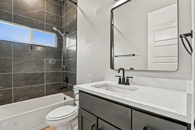 Building Photo - 1807 Ritzy Lou Pl