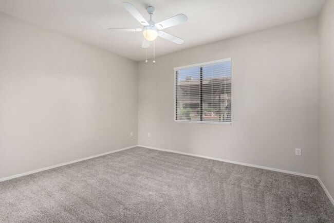 Building Photo - 2-bedroom 2 bath condo in Gated Community ...