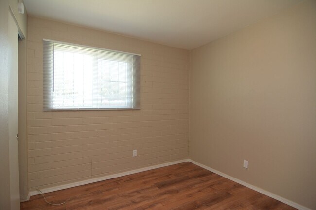 Building Photo - Remodeled 3 Bedroom 2 Bath Duplex! South Central Tucson Location!