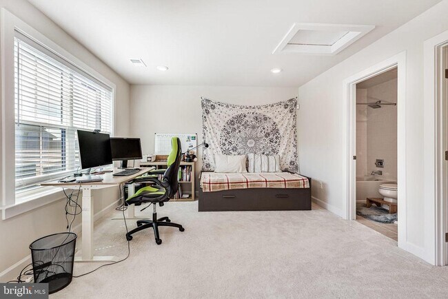 Building Photo - 2335 Water Promenade Ave