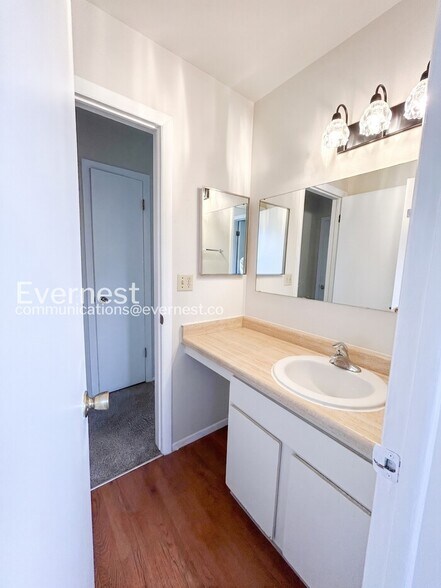 Building Photo - 4203 Goldenrod Dr