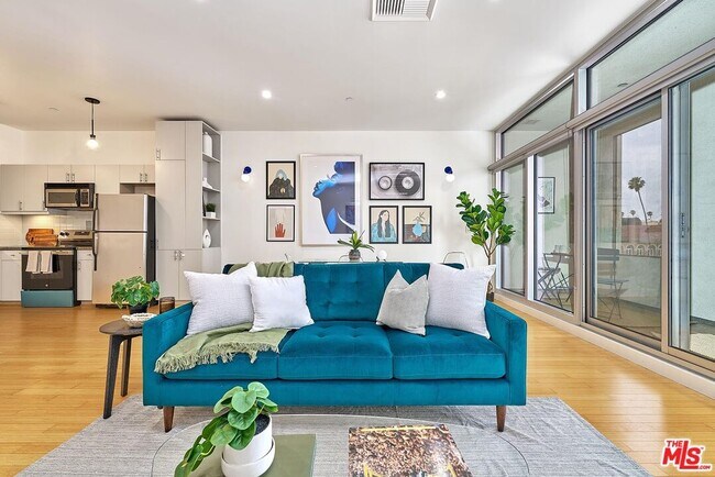Primary Photo - 3810 Wilshire Blvd