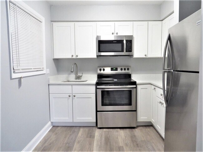 Building Photo - 1050 N Wheeling Rd