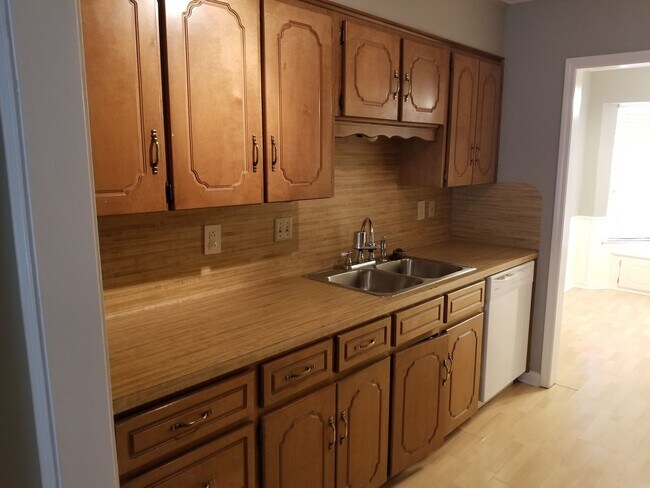 Building Photo - 3 BD, 2 BA, Home in Jacksonville