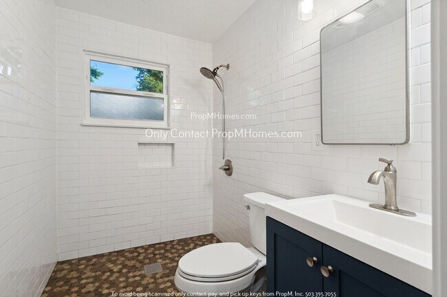 Building Photo - Two Bedroom, Single Level with an Entry Ramp - Large Fenced Yard!