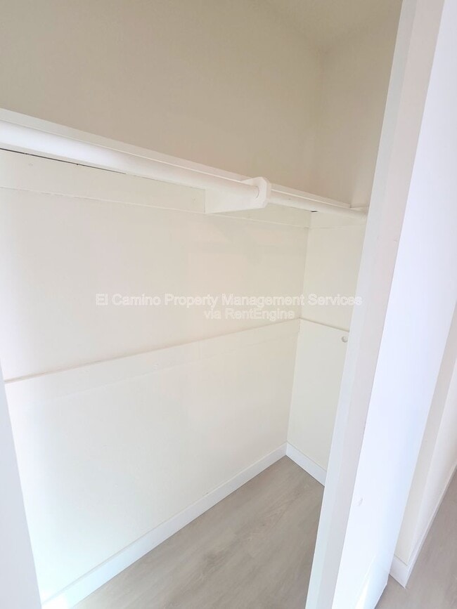 Building Photo - 10421 Carlyle Ct