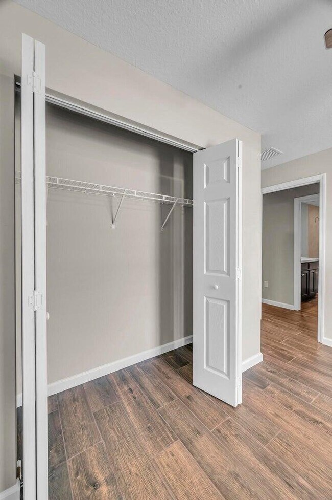 Building Photo - 574 NW Bayshore Blvd