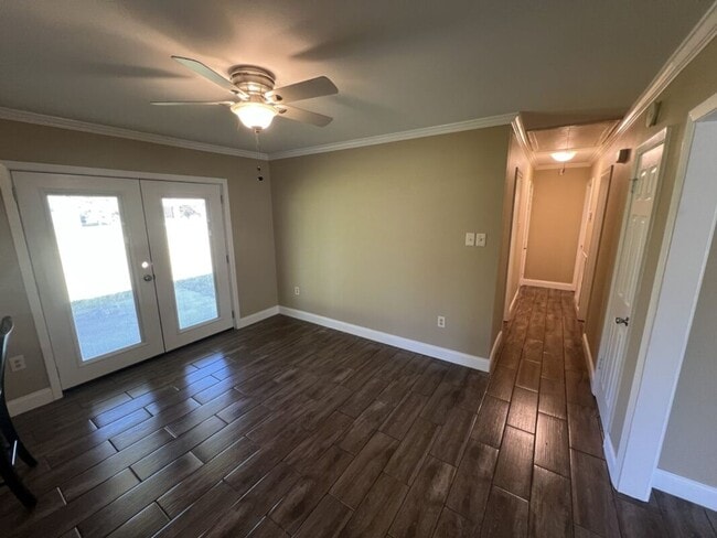 Building Photo - Beautiful 3-Bedroom, 1.5-Bath Home in Bake...