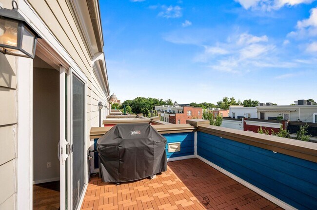 Building Photo - 3 bedroom 2.5 bathroom TownHome // Brookland//Garage Parking & Rooftop Deck