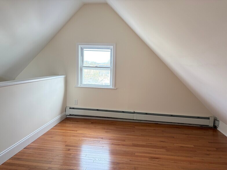 Building Photo - 30 Elm St