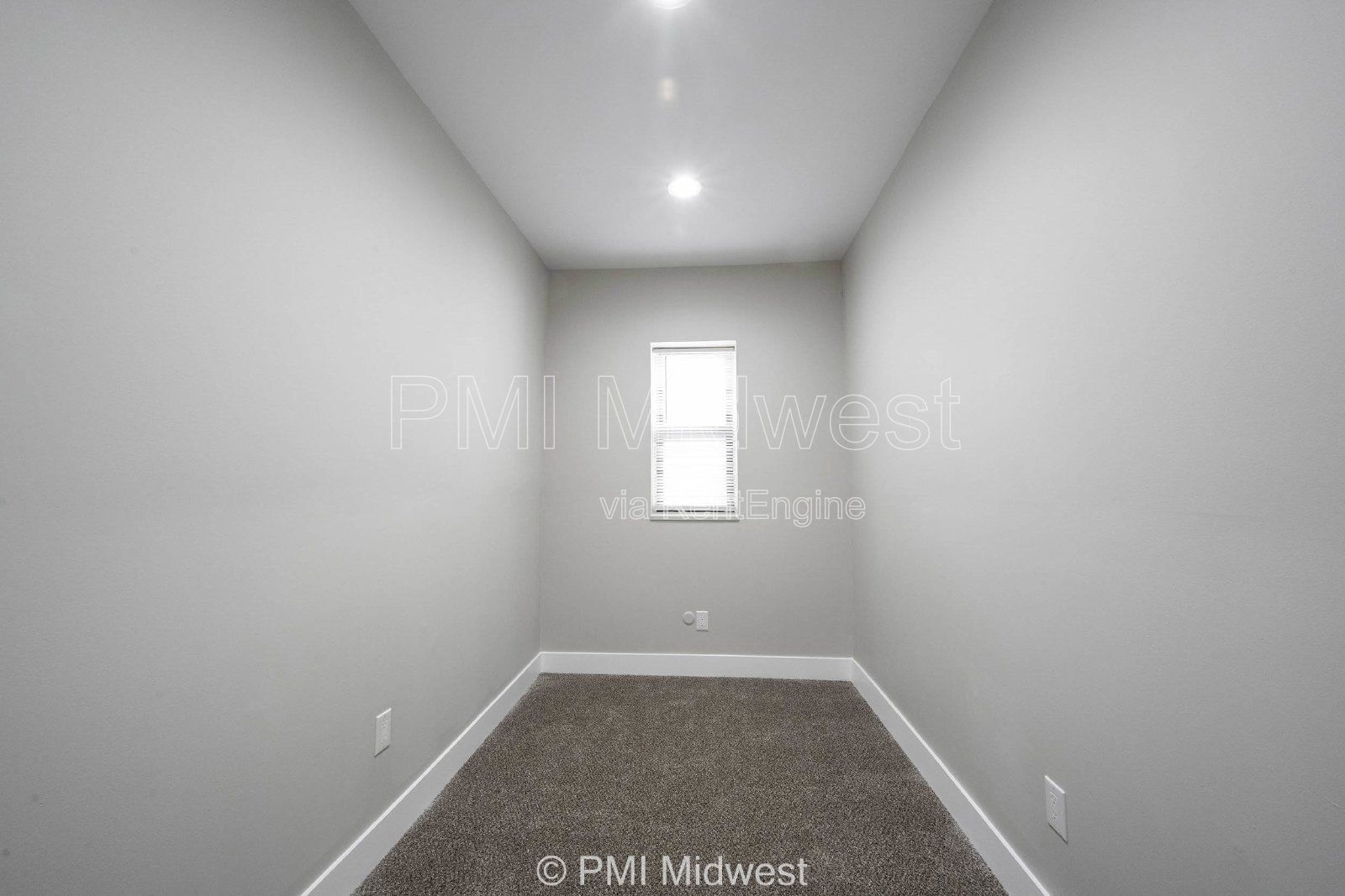 Building Photo - 2060 N Delaware St