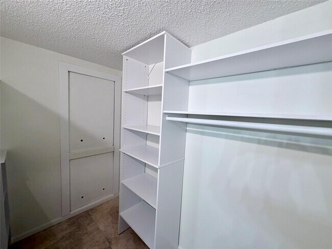 Building Photo - 1110 SW 125th Ave