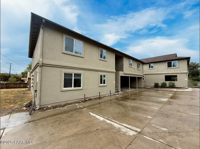 Primary Photo - 564 Lincoln Ave