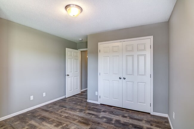 Building Photo - 2 Bedroom Town Home