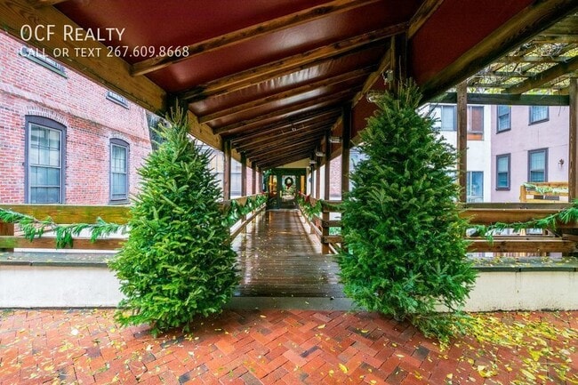 Building Photo - 301 Race St