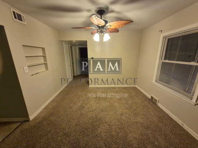 Building Photo - 1123 W Kendall Ave