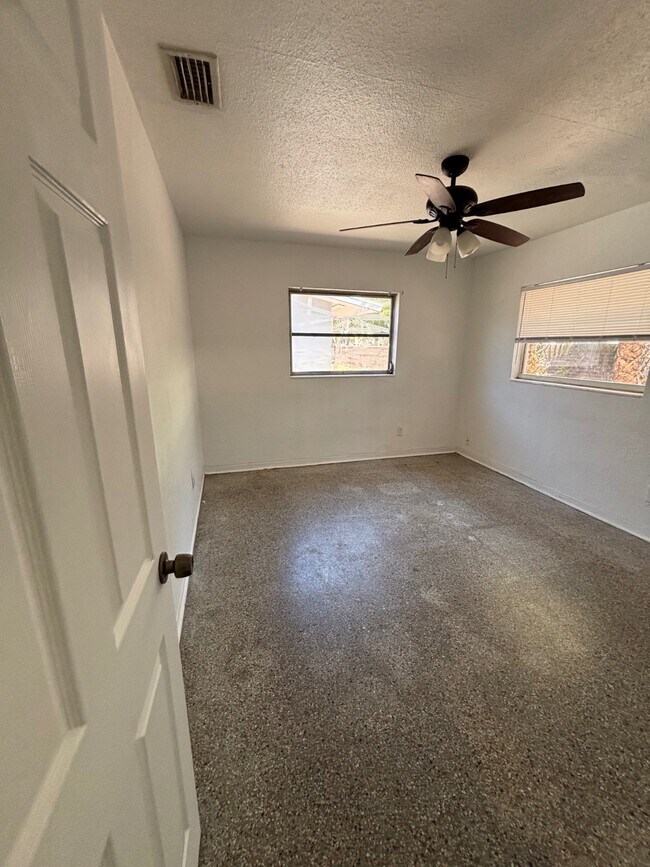 Building Photo - 172 38th Ave SE