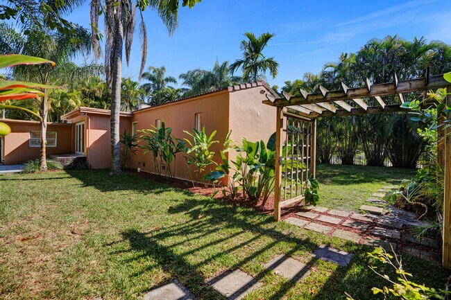 Building Photo - 20 NW 101st St