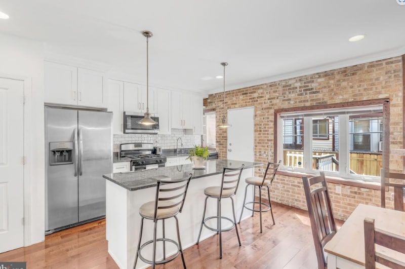 Building Photo - 1530 S Vogdes St