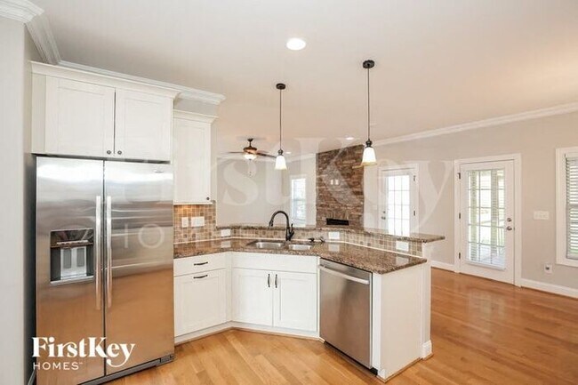 Building Photo - 3087 Cameron Village Ct