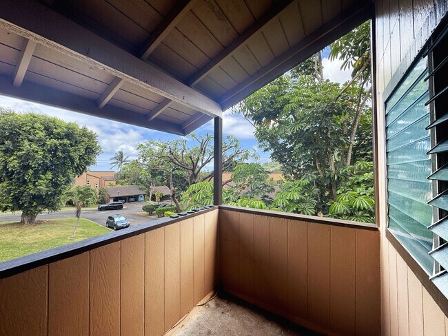 Building Photo - Available Now!!  2 BD/2.5 BA Pet Friendly Kaneohe Townhouse!