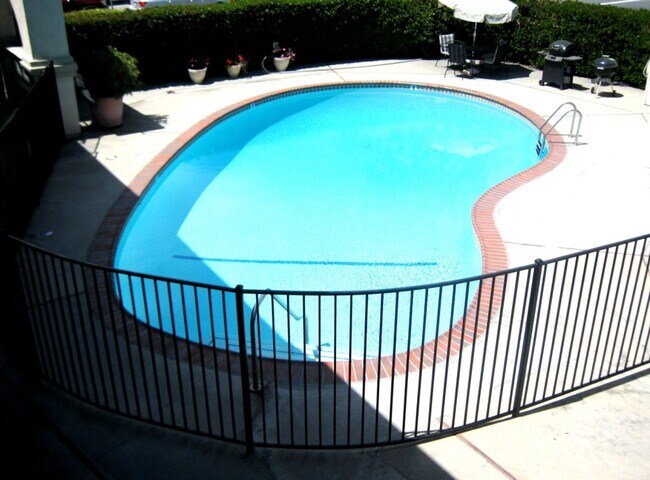 Building Photo - Studio apartment with all utilities paid!