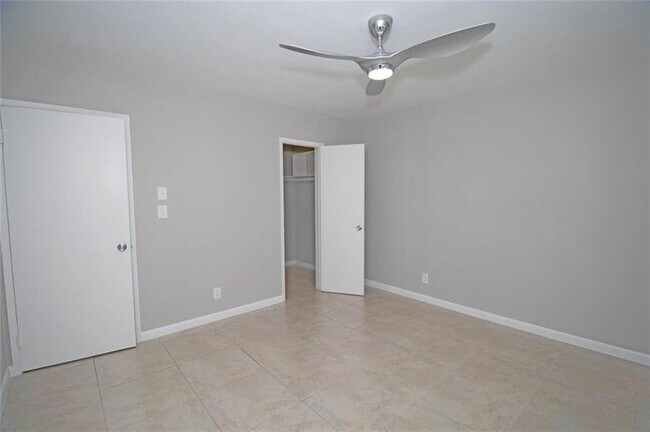 Building Photo - 2170 NE 44th St
