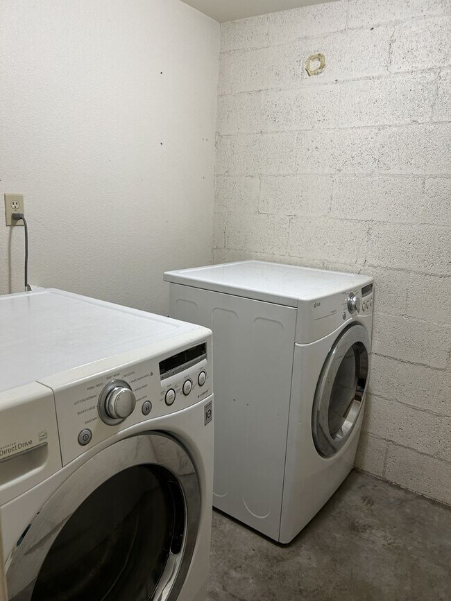 Building Photo - Unfurnished single story home in Villa Santa Rita Best Kept Secret.