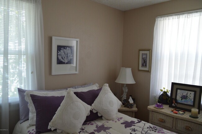 Building Photo - 186 11th St N