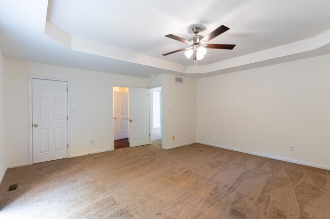 Building Photo - 304-306 Dads Way