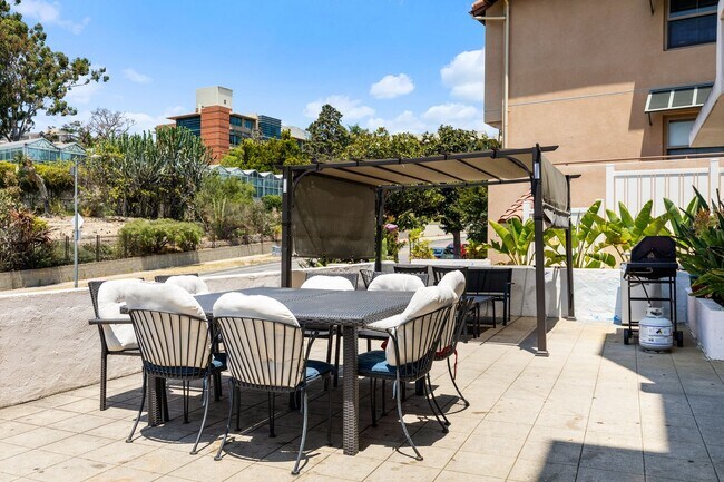 Building Photo - 840 Hilgard Ave