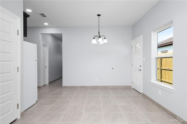 Building Photo - 2222 N Vly Cir