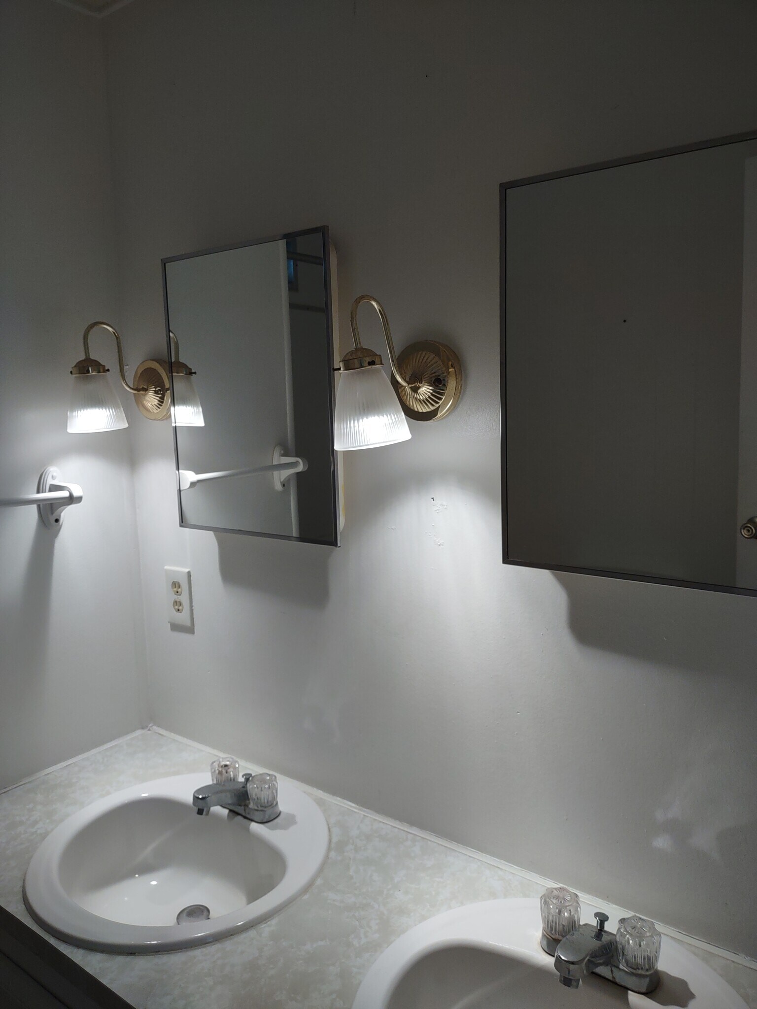 MASTER BATH - 6120 Biscaya Ave