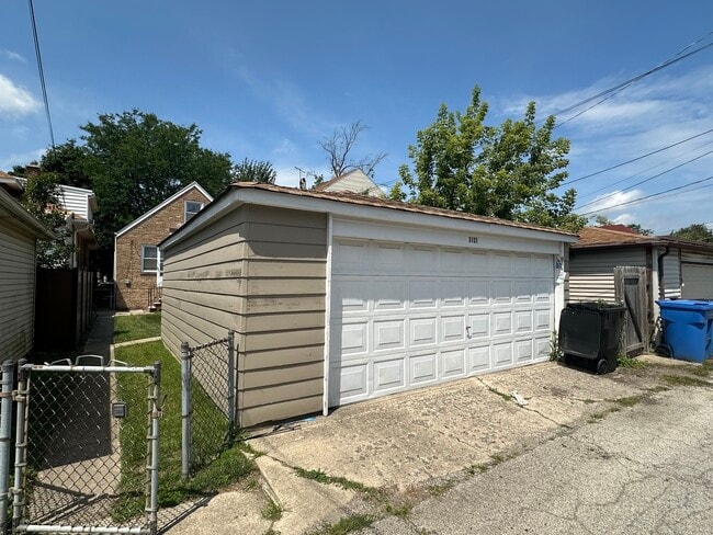Building Photo - 5137 N Lowell Ave