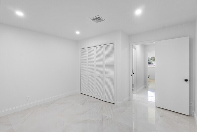 Building Photo - 16790 Glasgow Dr E