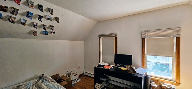 Building Photo - Must-See Spacious 3-bedroom/1-Bath Unit Brighton