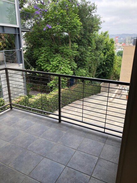 Building Photo - 1733 Lucile Ave