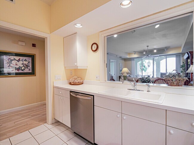 Building Photo - 5225 E Harbor Village Dr