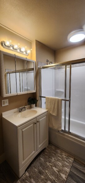 Building Photo - 801 S. West Blvd