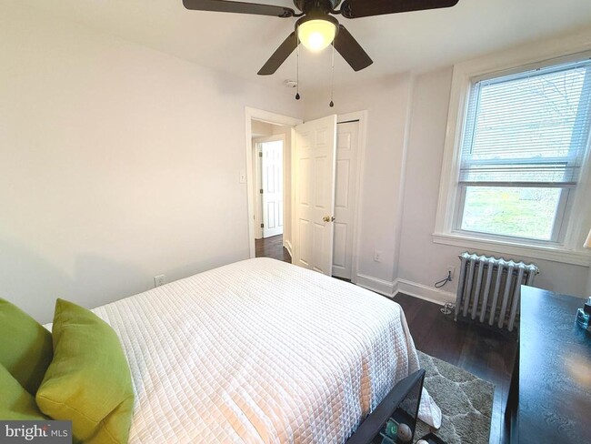 Building Photo - 322 Leverington Ave