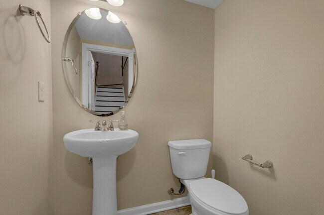 Building Photo - 704 Cottonwood Ct