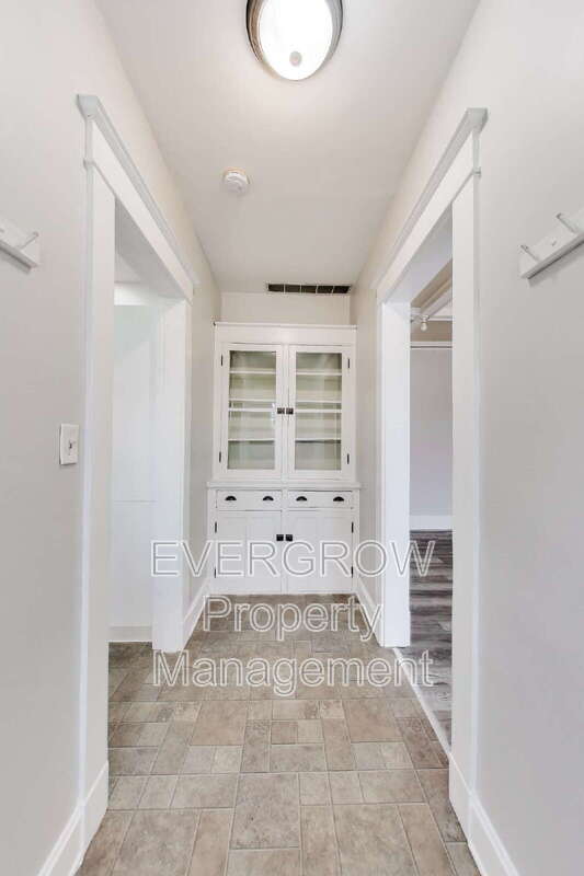 Building Photo - 945 Woodruff Place Middle Dr