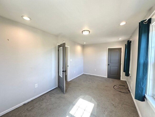 Building Photo - Updated 3 Bedroom, 1 Bath Home on a Quiet ...