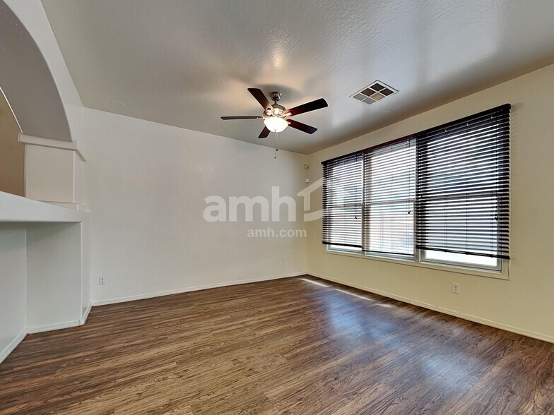 Building Photo - 18139 W Smokey Dr